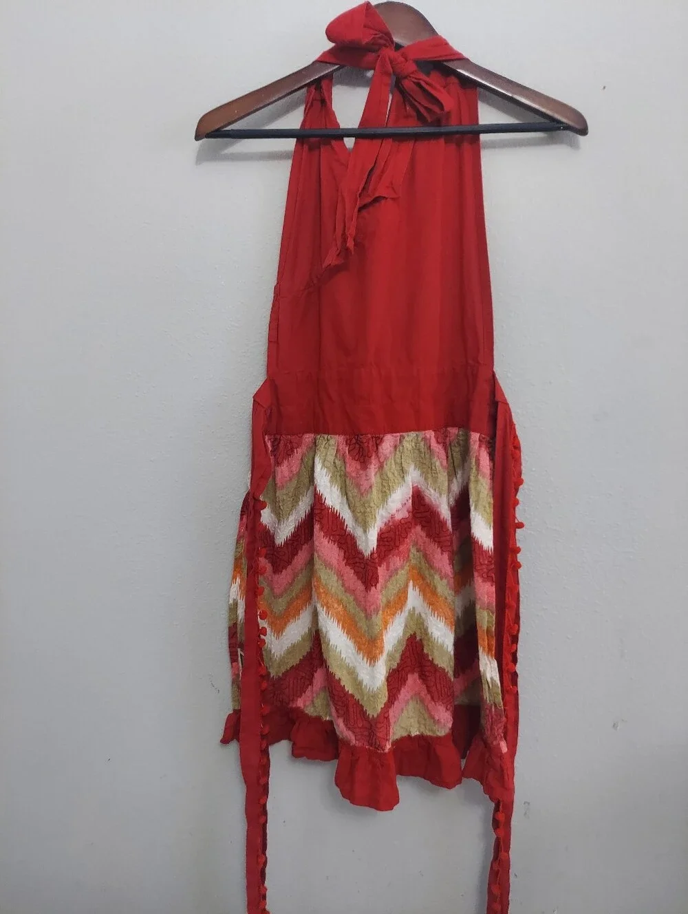 Sur La Table Ruffle & Pompom Detail Halter Red Chevron Apron OS Festive Hostess